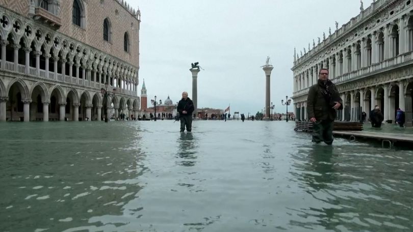 Záběry řádění živlu: Benátky jsou znovu pod vodou
